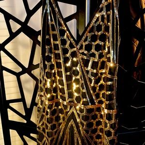 (XL) Gorgeous Gold & Black Sequin Gown